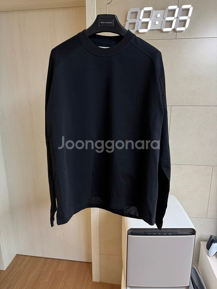 [새제품] 우영미 25ss 블랙 숄더 컷 티셔츠--2