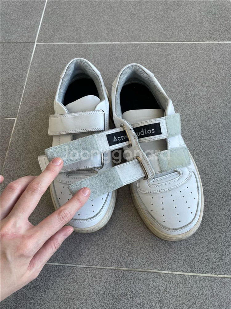 아크네스튜디어 핀트페이스 벨크로 운동화--1