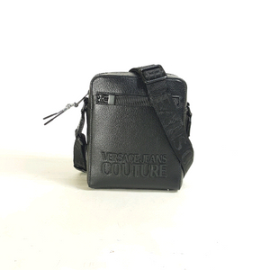 베르사체진스 엠보싱 로고 검정 가죽 남성 메신저백