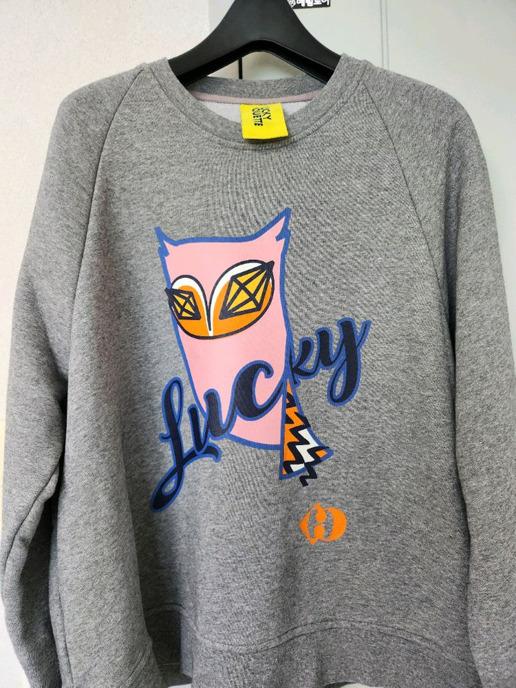 럭키슈에뜨 맨투맨 티셔츠--1