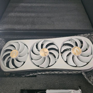 조텍 게이밍 지포스 RTX 4090 AMP WHITE