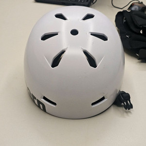 번 BERN 마콘 헬멧