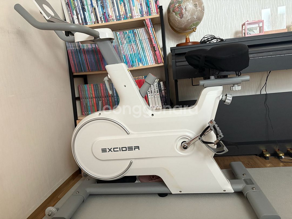 엑사이더 실내자전거 ES370 판매합니다--0