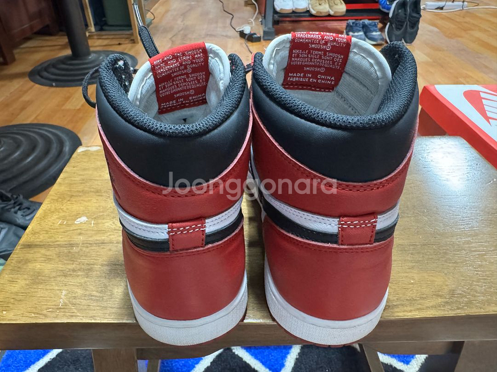 조던 1 레트로 하이 OG 시카고 2015 255--2