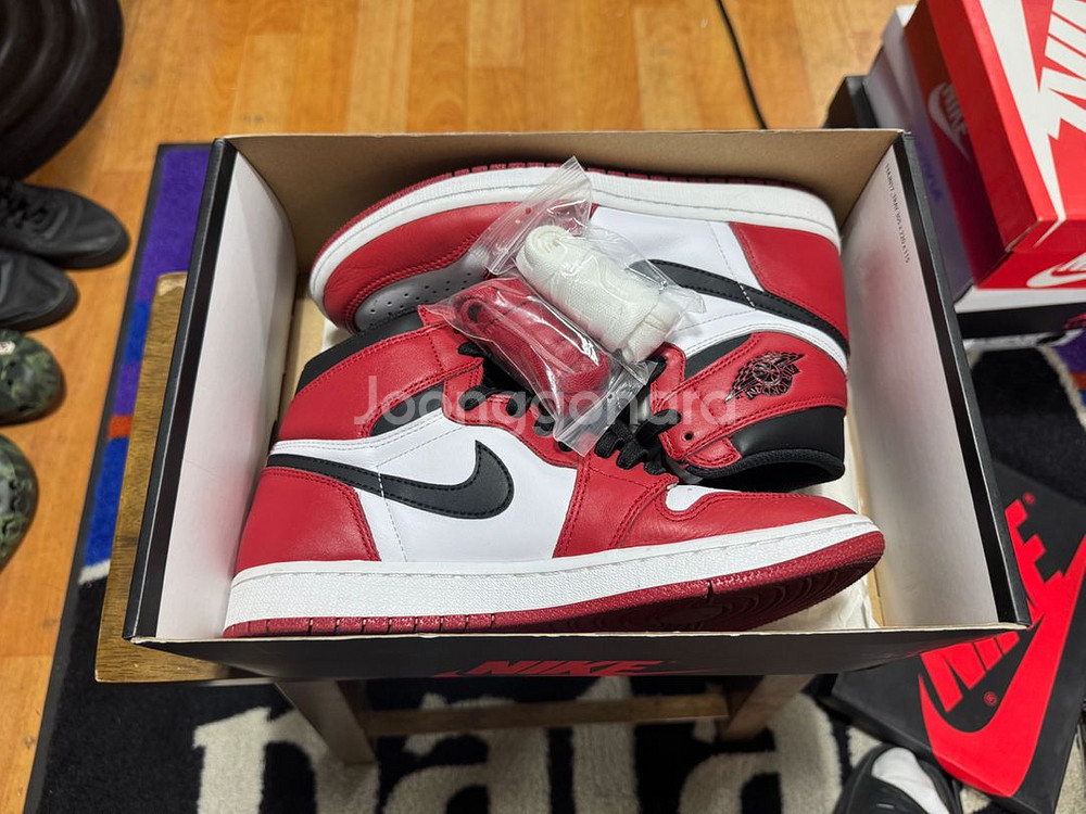조던 1 레트로 하이 OG 시카고 2015 255--4