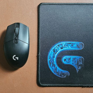 로지텍 무선 게이밍마우스 G304 +패드 판매. 택포.