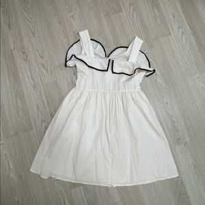 에잇세컨즈 여름 나시 프릴 화이트 원피스