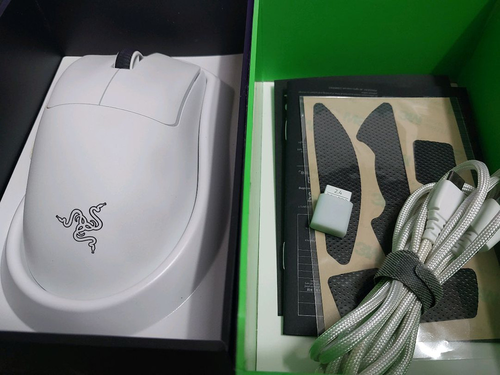 레이저 데스에더 V3 pro 데브삼 무선 마우스 이미지