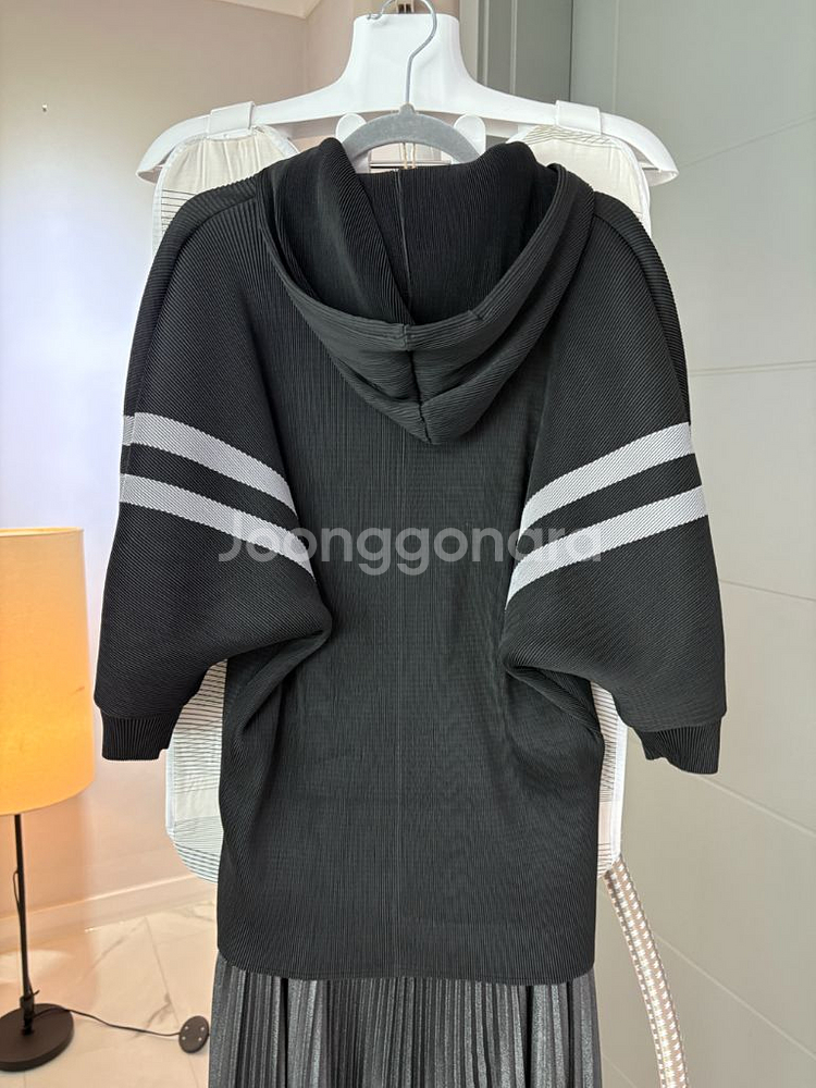 요이츠 플리츠 후드 탑, 올세인츠 자스 쉬머링 주름 스--4