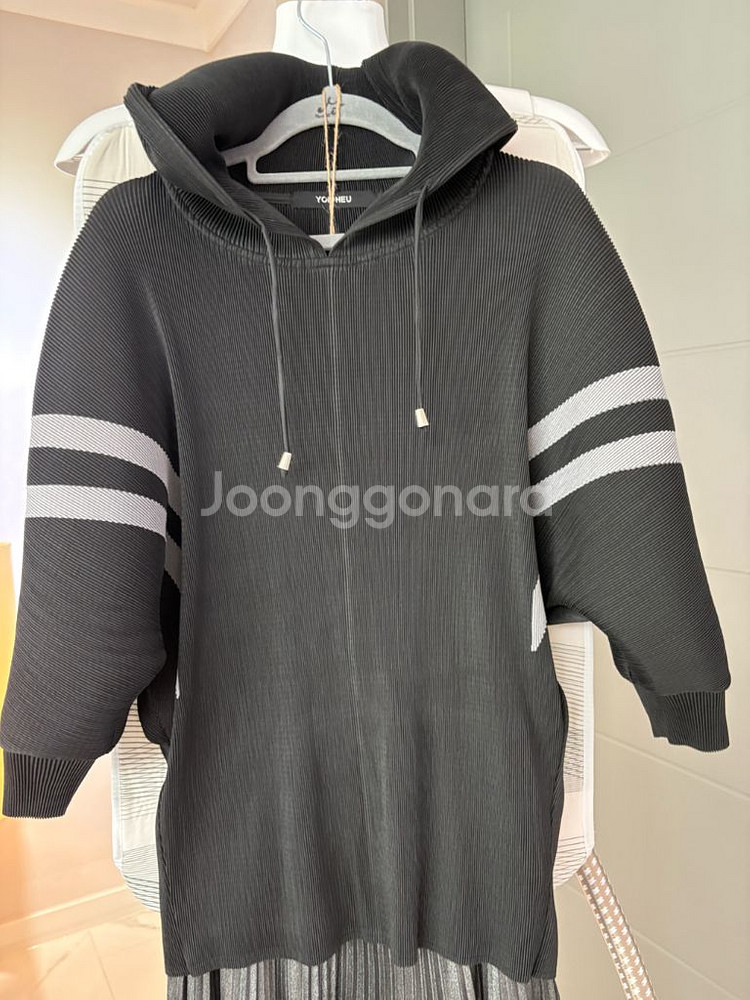 요이츠 플리츠 후드 탑, 올세인츠 자스 쉬머링 주름 스--1