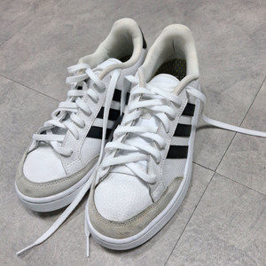 아디다스 그랜드 코트 SE FW3277 (250)