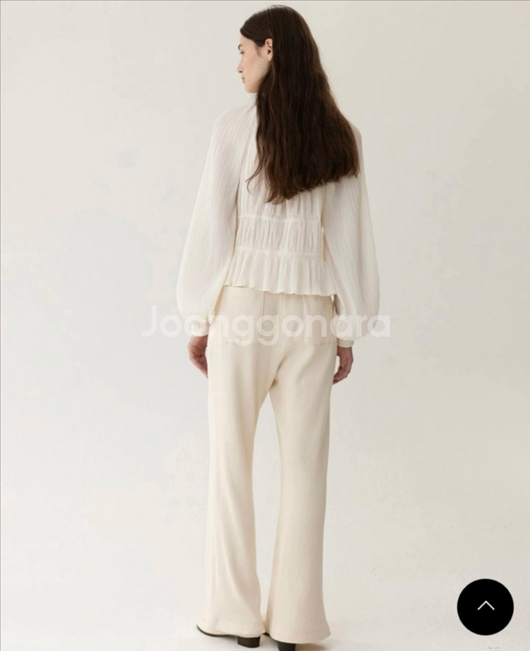 킨더살몬 FW23 Shirring Blouse 블라우스--2