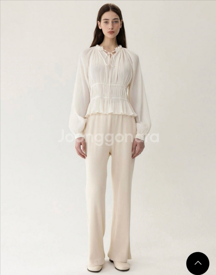 킨더살몬 FW23 Shirring Blouse 블라우스--0