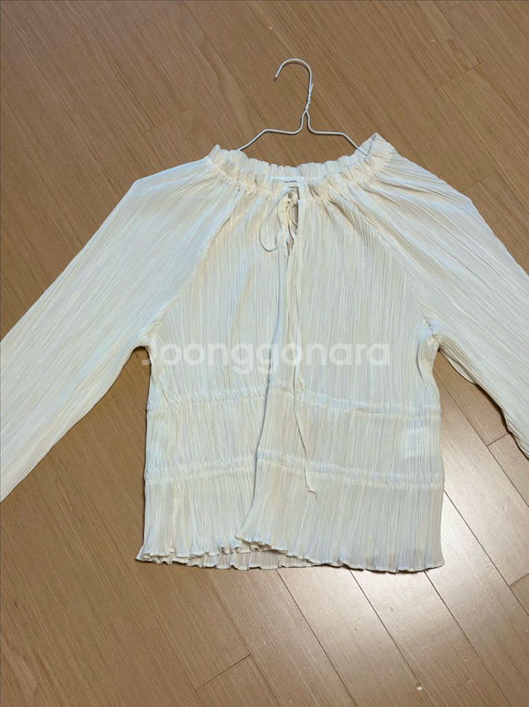 킨더살몬 FW23 Shirring Blouse 블라우스--7