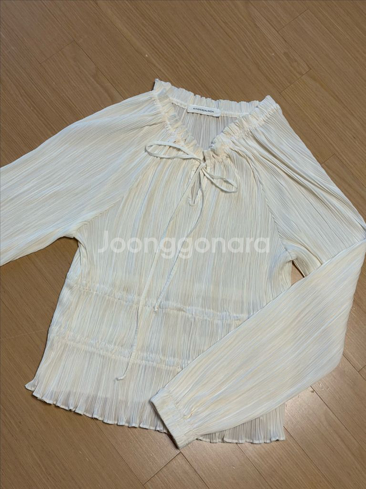 킨더살몬 FW23 Shirring Blouse 블라우스--5