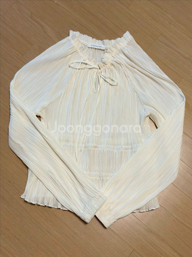 킨더살몬 FW23 Shirring Blouse 블라우스--6