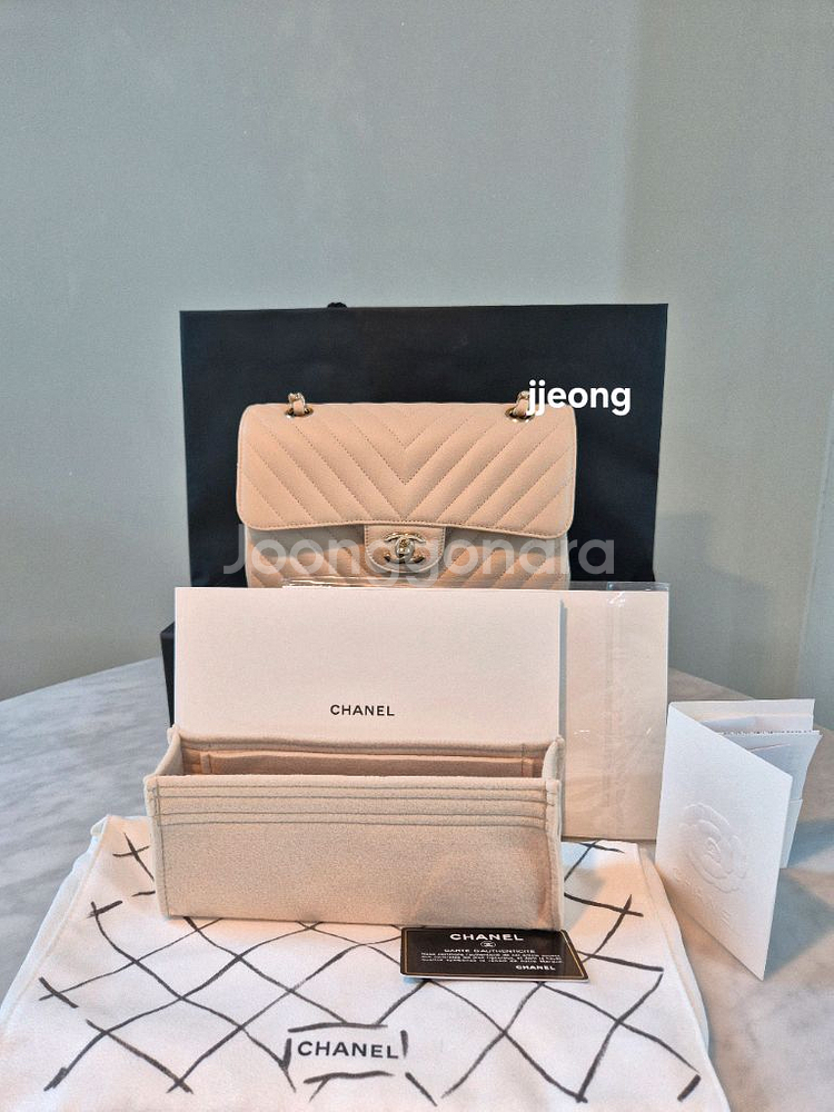 샤넬 클래식 스몰 베이지 쉐브론--0