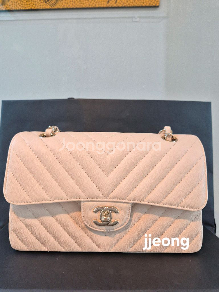 샤넬 클래식 스몰 베이지 쉐브론--1