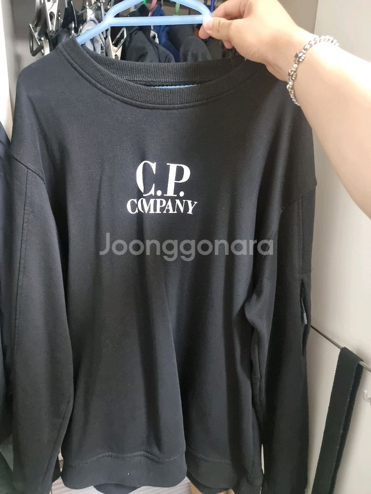 베르사체 맨투맨,아미리바지,오프화이트클러치,cp컴퍼니--6