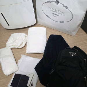 프라다 리나일론 벨트백
