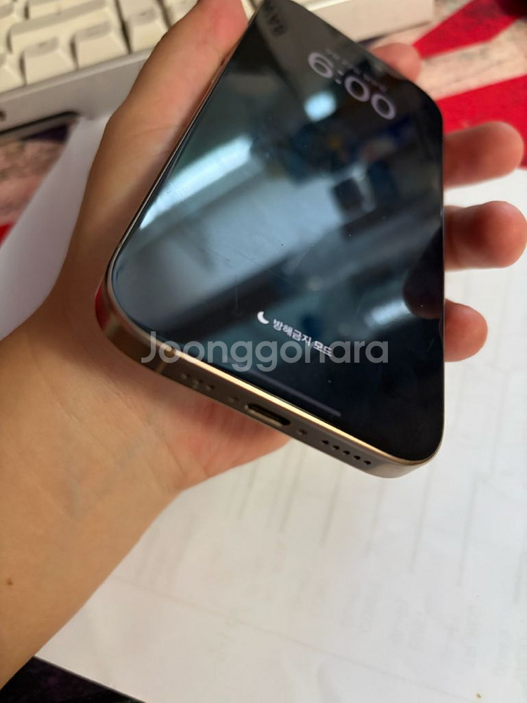 아이폰16프로 데저트티타늄 256gb 애플케어 판매합니--3