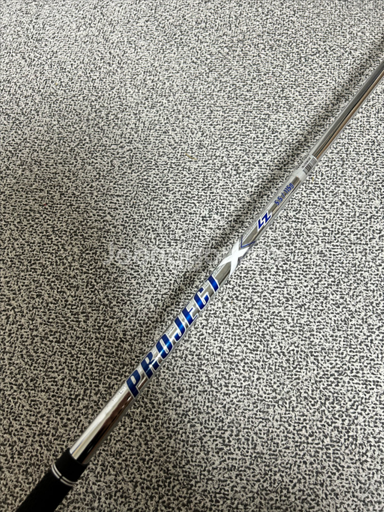 스릭슨 zxi5 아이언 플젝 115g 팝니다!--3