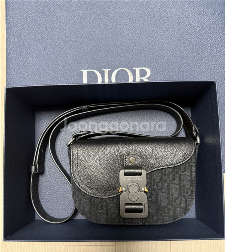디올 오블리크 새들 미니 플랩 메신저백 신품급--0