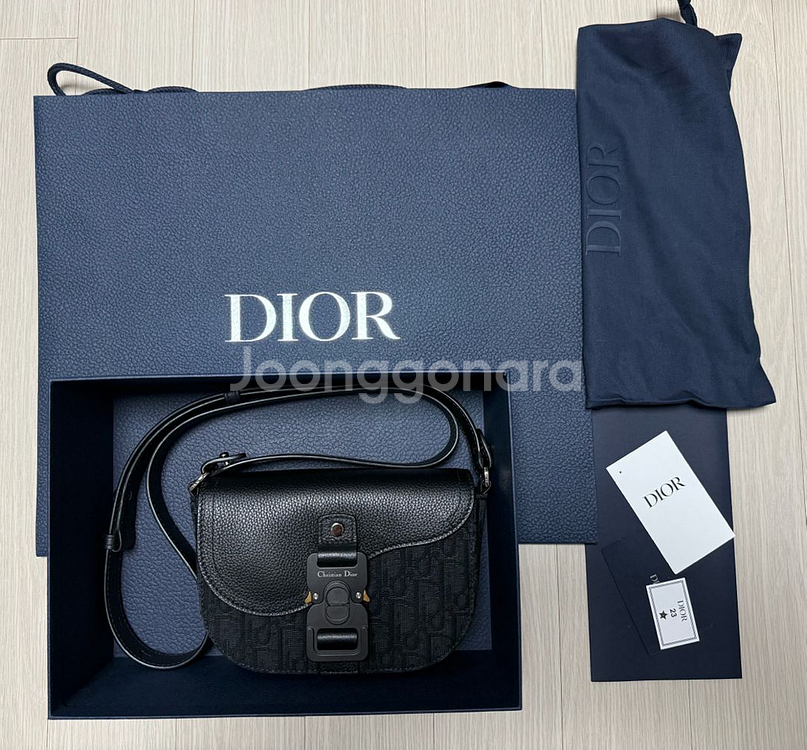 디올 오블리크 새들 미니 플랩 메신저백 신품급--1