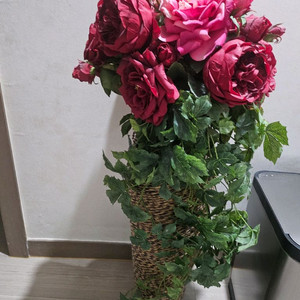 장미꽃 라탄 바구니 장식 조화 장식 장미 넝쿨 꽃