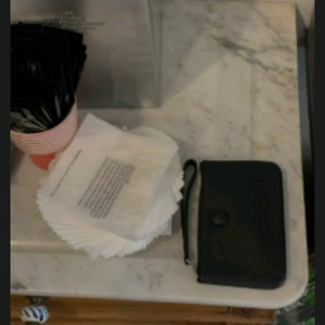 봉긋 페블지갑 블랙 미개봉새상품 팔아요