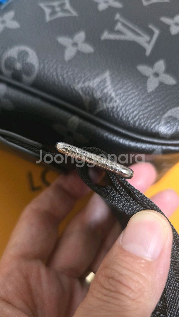 루이비통 메신저백--6