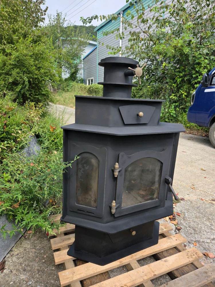 고급. 벽난로. / 화목난로 이미지