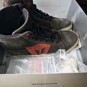 다이네즈 스니커즈