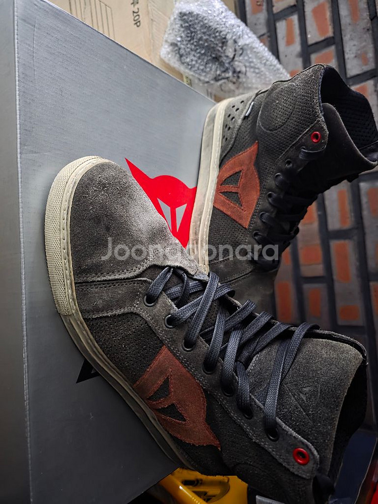 다이네즈 스니커즈--1