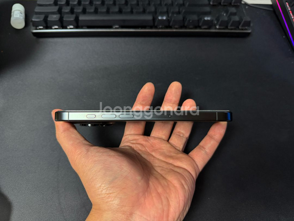 아이폰 16pro 1TB 블랙티타늄 A급 판매합니다.--4