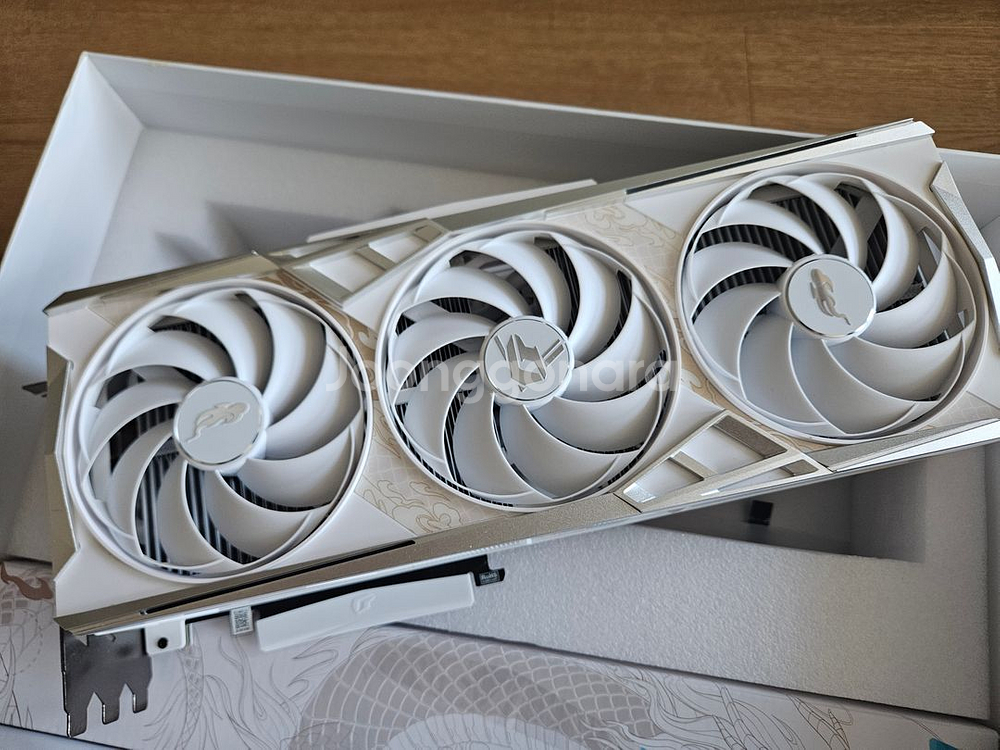 RTX 4080 Super Vulcan 화이트 판매!--5