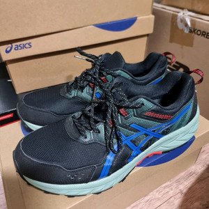 아식스 젤벤쳐9 295(4e) 팝니다.