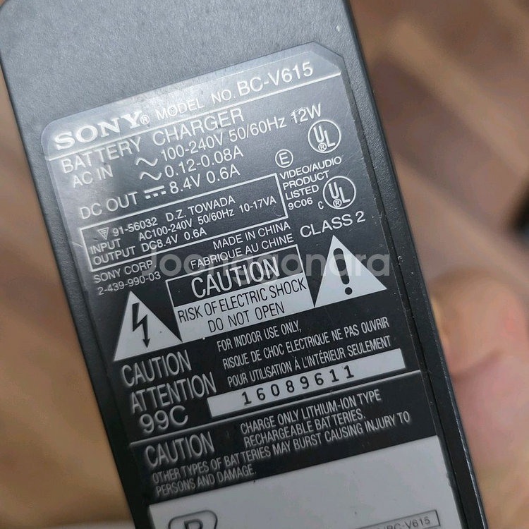 소니 옛날 8미리캠코더 충전기 BC-V615--1