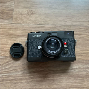 미놀타 cle, 28mm렌즈, 정품삼각대 ,필름