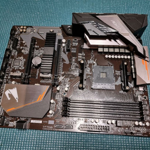 GIGABYTE B450 AORUS