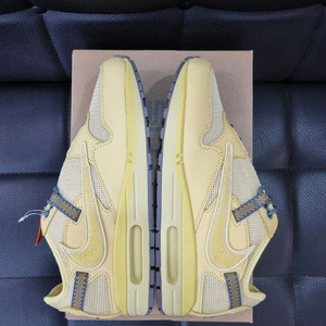 나이키 x 트래비스 스캇 에어맥스 1 캑터스 골드