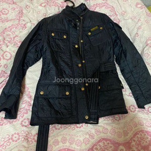 바버 인터네셔널 폴라퀼트 자켓 LQU0030BK91 -