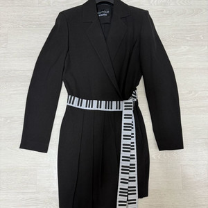 모스키노 피아노줄 치마정장