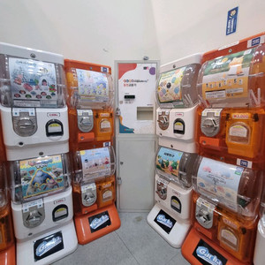 가챠 뽑기기계 8대 및 동전교환기 일괄