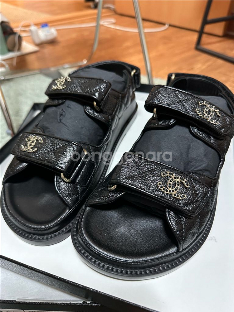 샤넬 블랙 벨크로 샌들 37--0