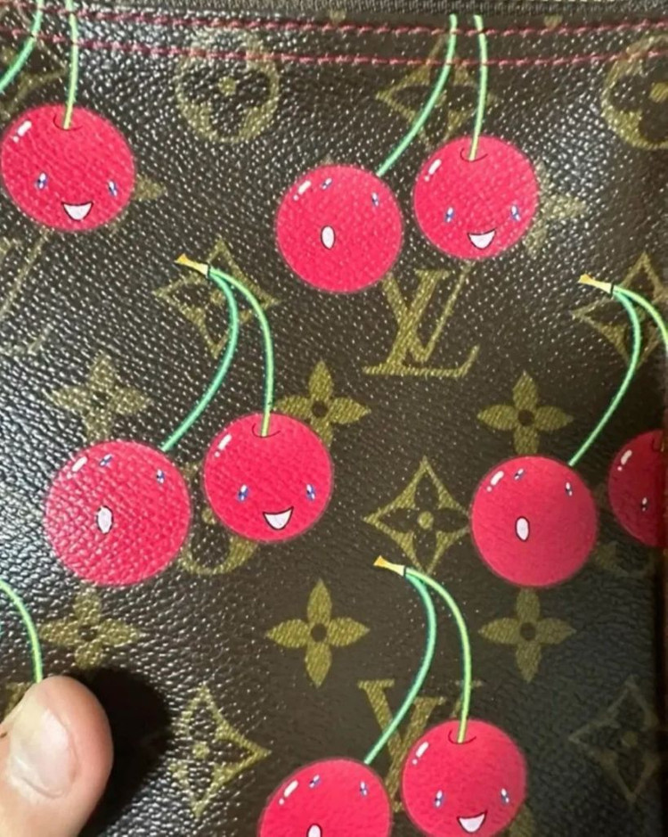 루이비통 무라카미 타카시 체리 키폴--1