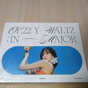 미개봉 조유리앨범입니다(op.22 Y-Waltz..)