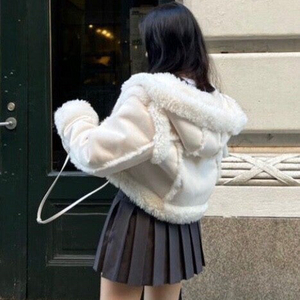 쓰리타임즈 베이비 후디 퍼 코트 무스탕