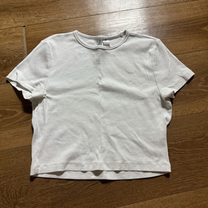 L H&M 디바이디드 흰색 크롭티