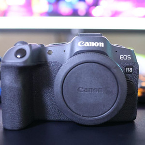 Canon R8 Body